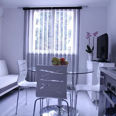 Apartment Mladena